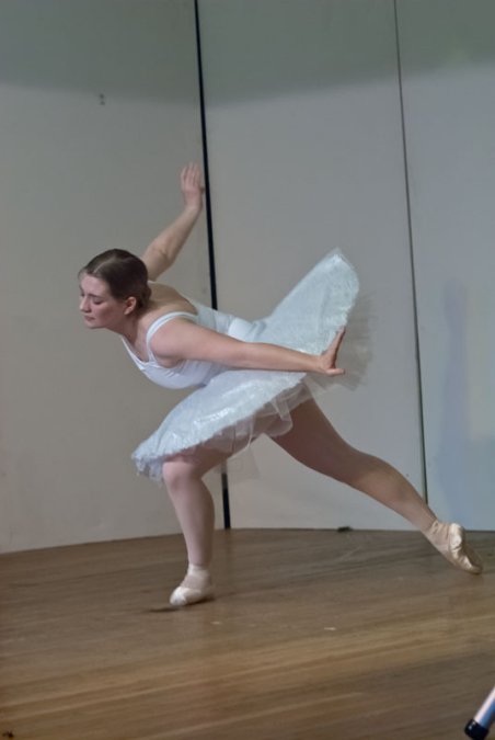 "The Dying Swan," ballet performance by Suzanne.