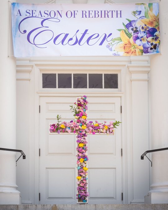 2021-04-04-floral-cross-Easter-2021