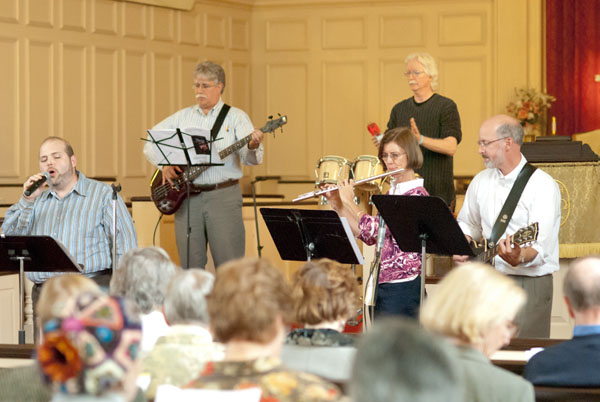 Thom Whittemore with East Church backup, leads workshop participants